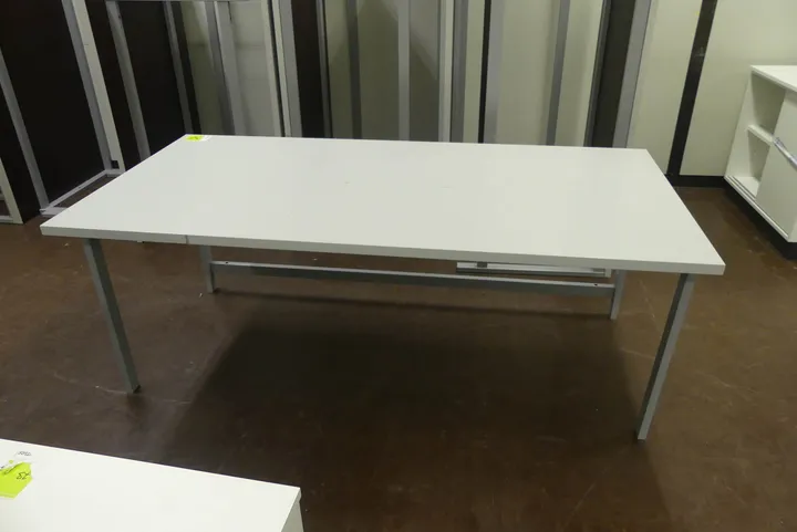 Arbeitstisch Maße in cm ca.: 180 x 90